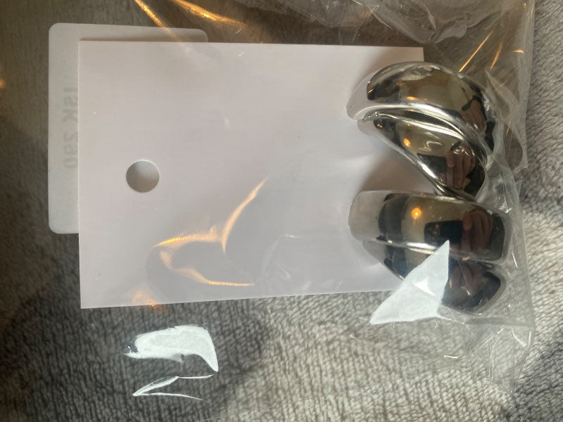 Thick silver earrings, new