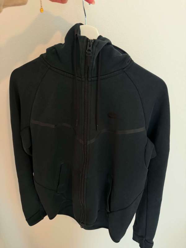 Nike rennd hettupeysa, svört