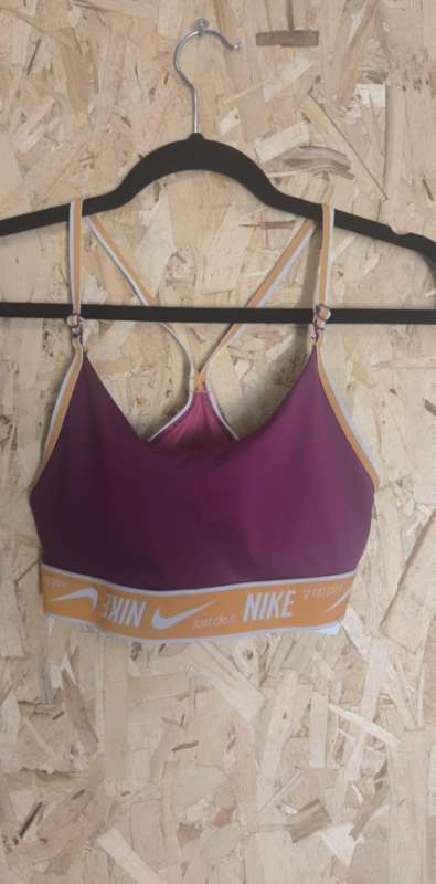 Nike íþróttatoppur stærð S