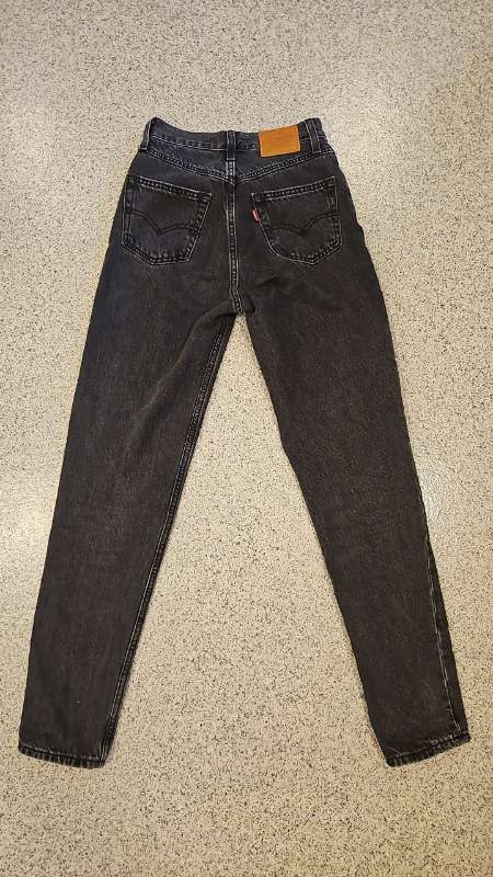 Levis buxur svartar
