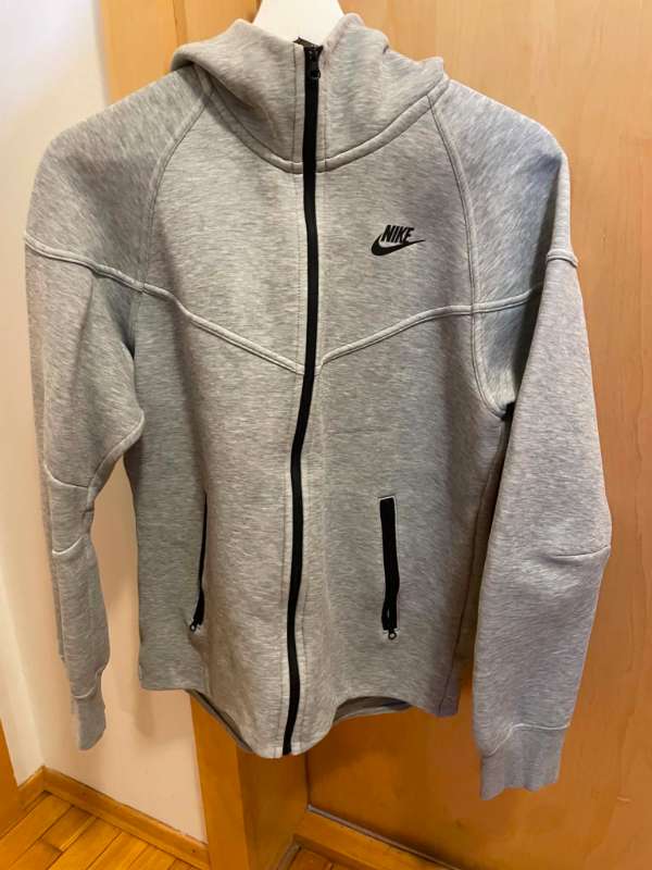 Nike hettupeysa
