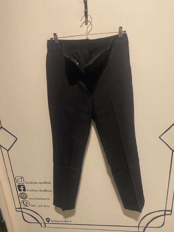 Buxur svartar