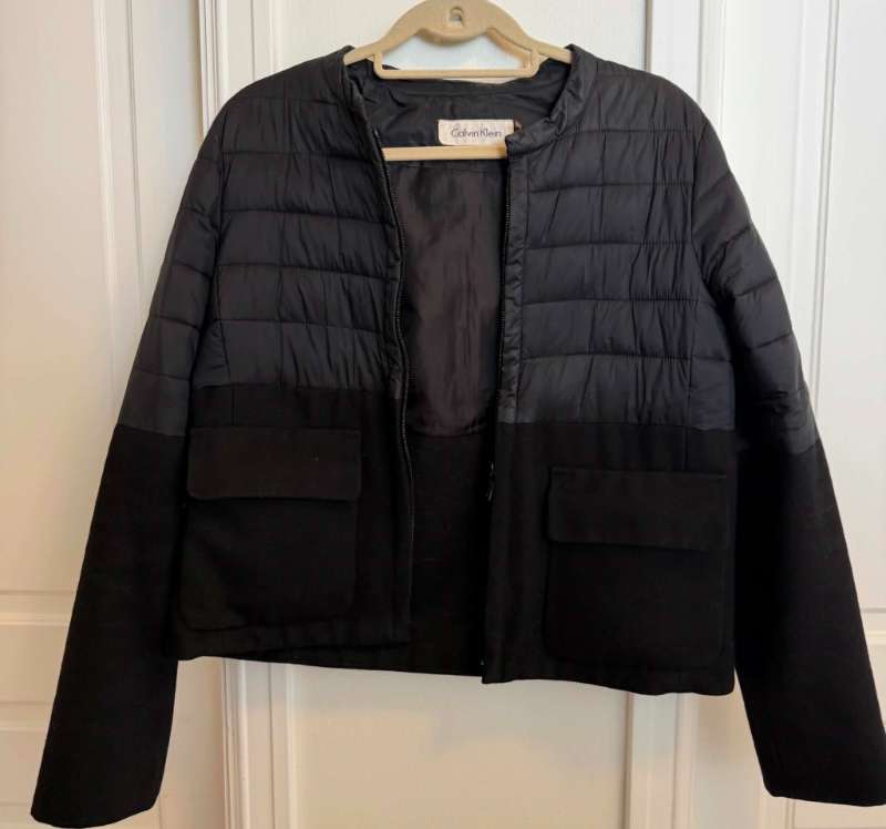 Jakki Calvin Klein svartur M