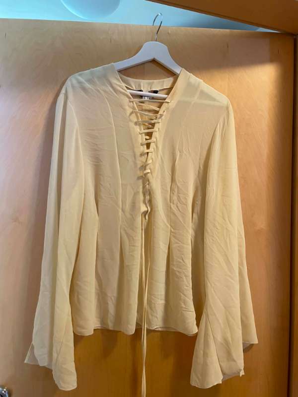 H&M gul blússa