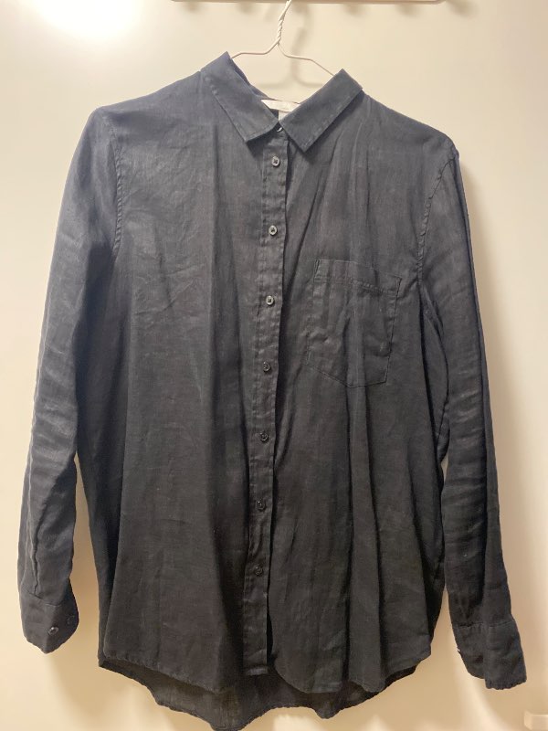 Svört línskyrt frá HM