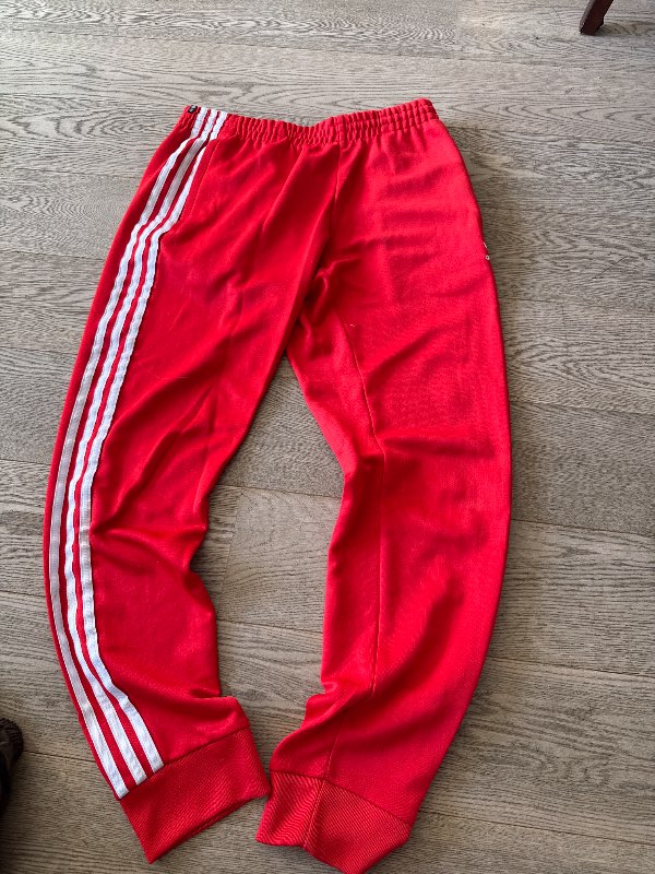 Adidas rauðar buxur