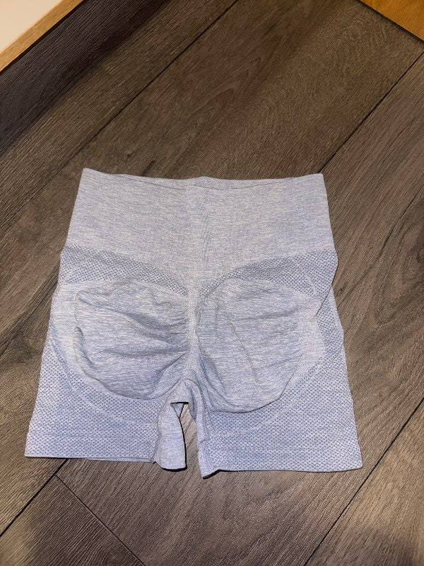 Bláar stuttbuxur