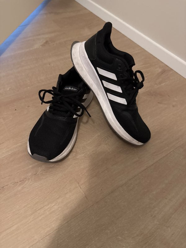 Svartir adidas