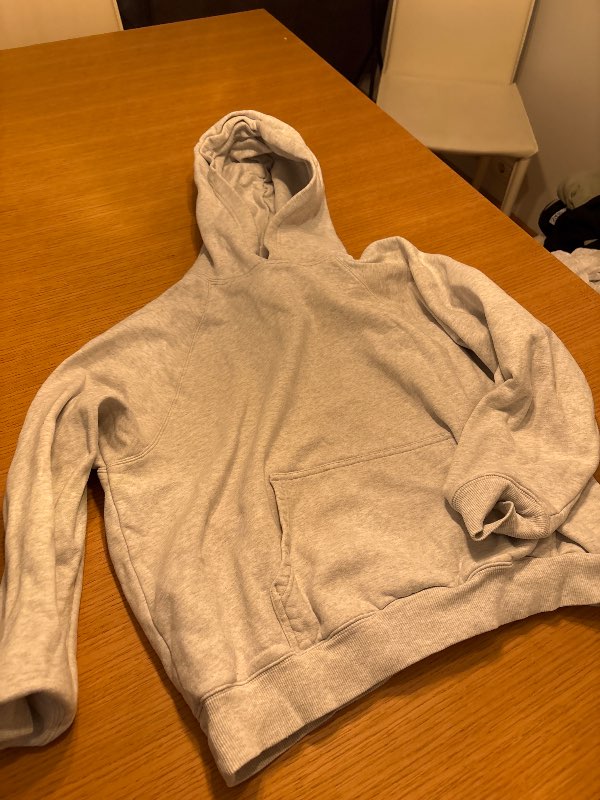 Aritzia ljós hettupeysa