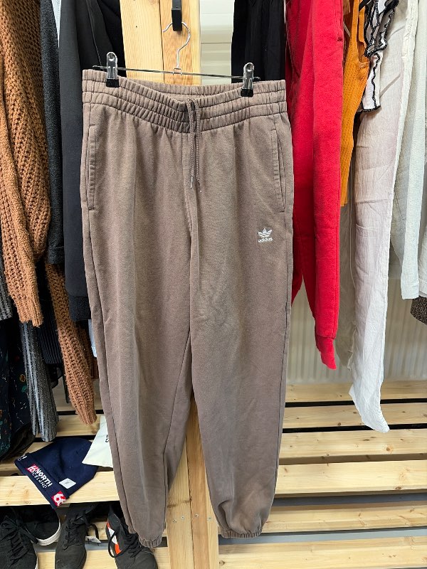 Brúnar Adidas Buxur