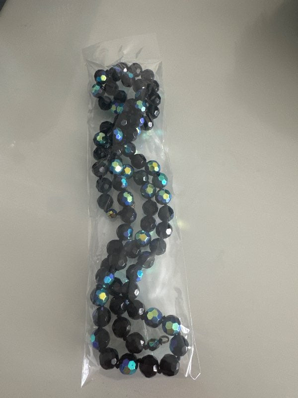Long necklace with black and oil-coloured beads