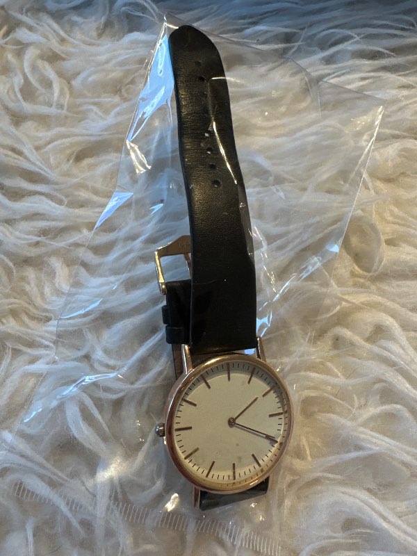 The black strap needs new batteries
