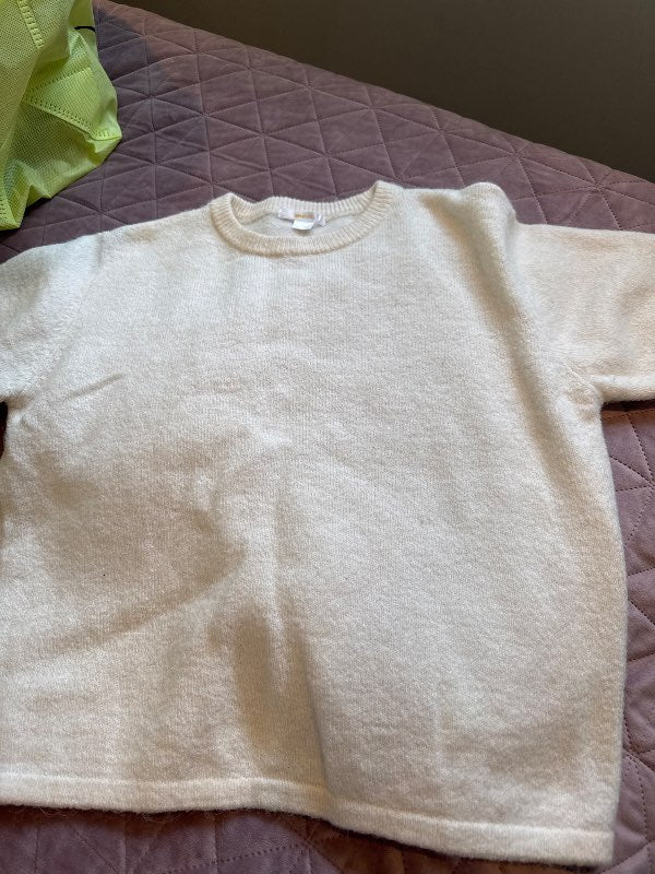 Gina tricot hvítur prjónabolur