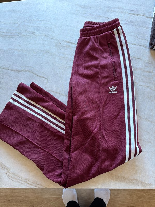 Burgundy adidas buxur