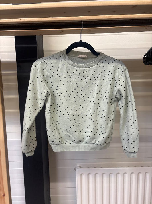 Döppótt sægræn peysa