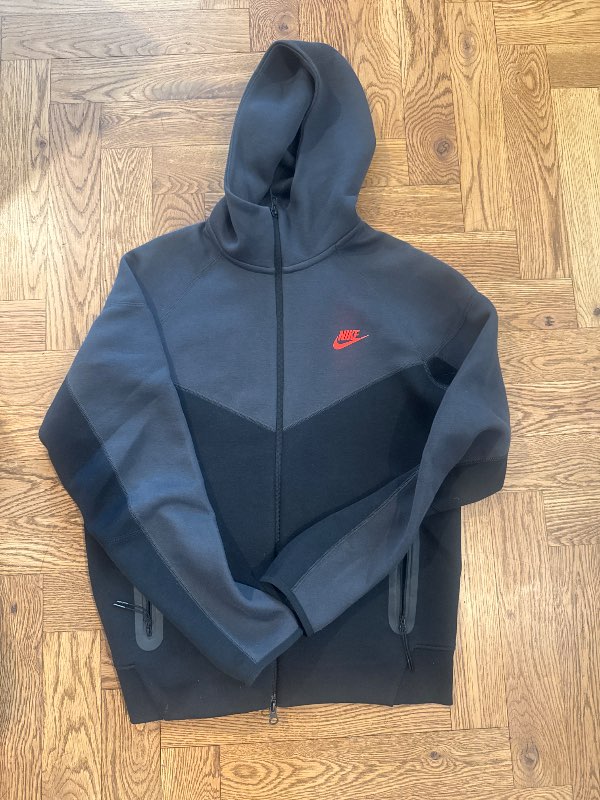 Nike tech