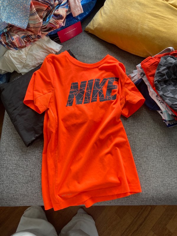 Appelsinugulur nike bolur