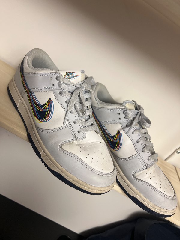 Nike skór hvítir með litríku merki