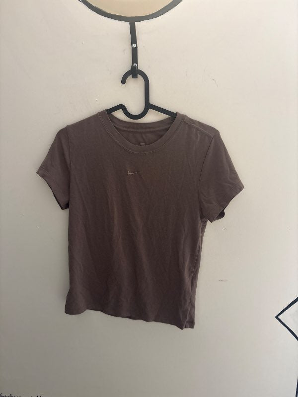 Nike brúnn bolur