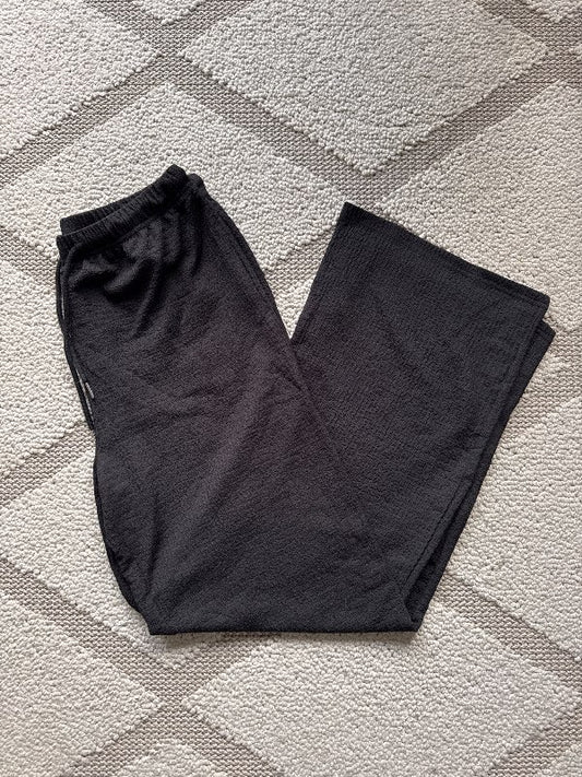 Svartar kosy buxur, beinar