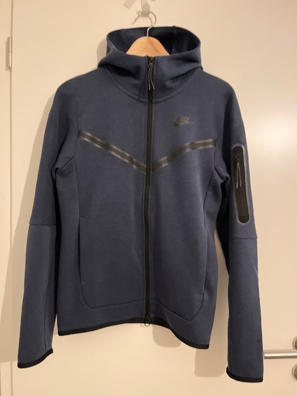 Nike hettupeysa tech fleece
