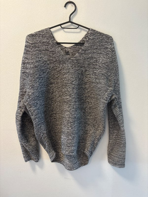 Uniqlo svört/hvít peysa