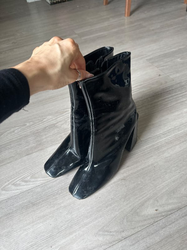 S- boots