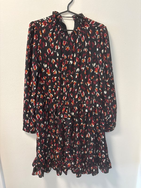 Svartur Vero Moda kjóll með rauðu munstri