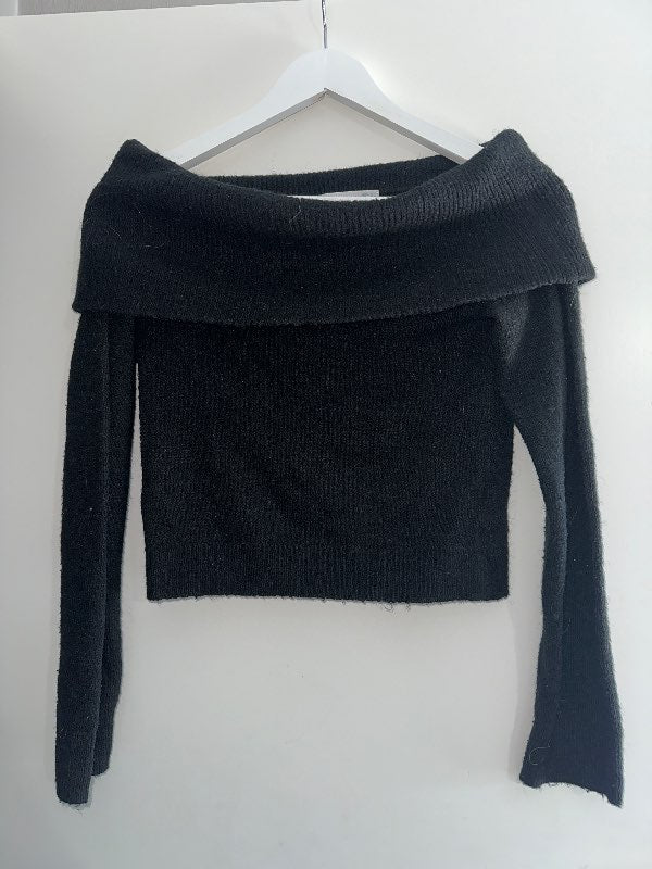 Off the shoulder peysa