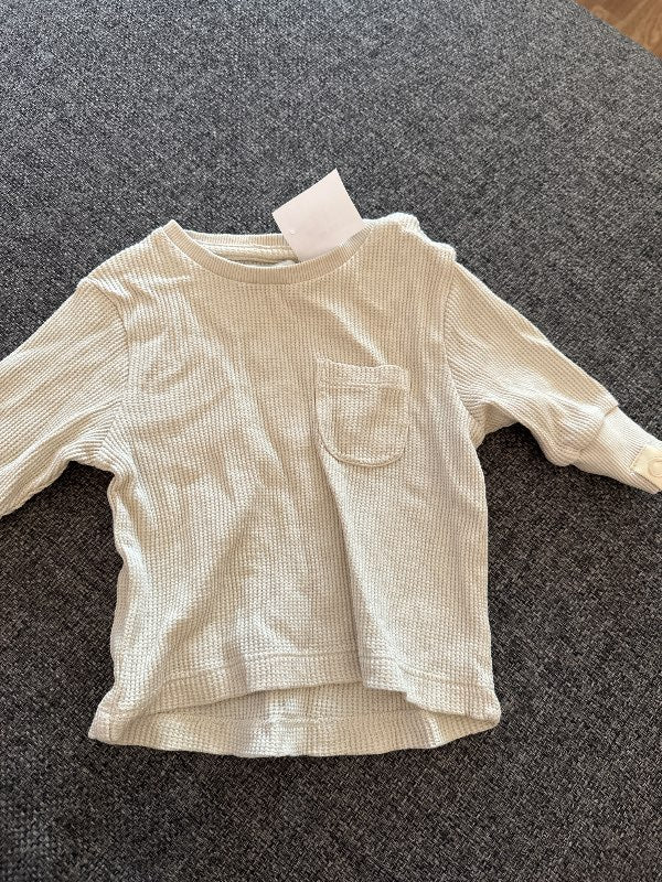 beige peysa