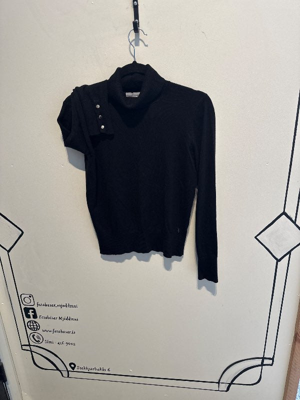 Svört peysa m tölum