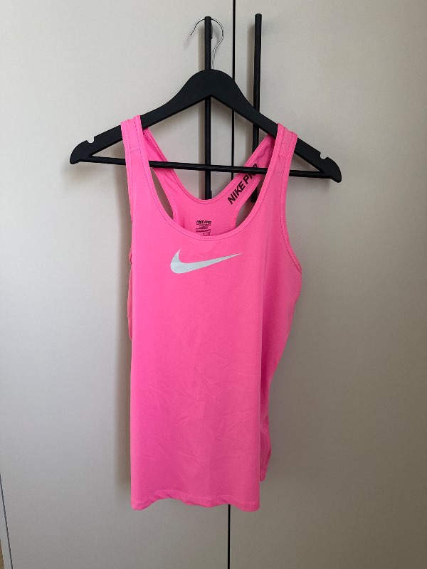 NIKE toppur