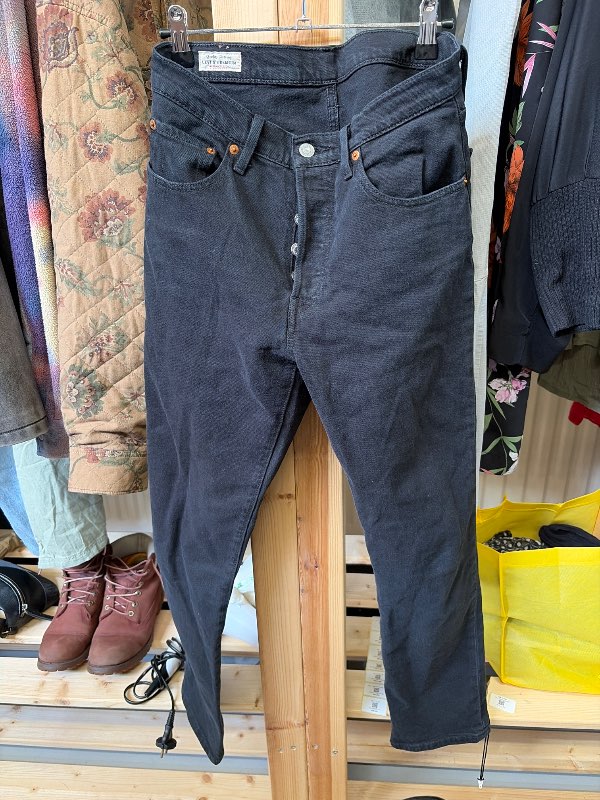 LEVIS Svartar Gallabuxur
