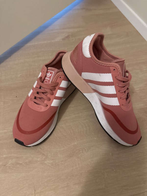 Bleikir adidas
