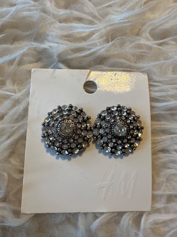 New earrings with multiple round stones