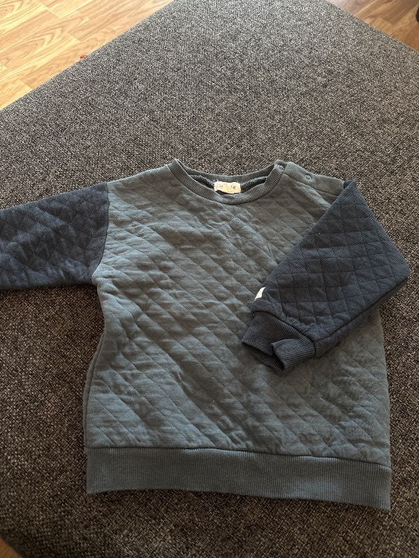 Newbie blá peysa