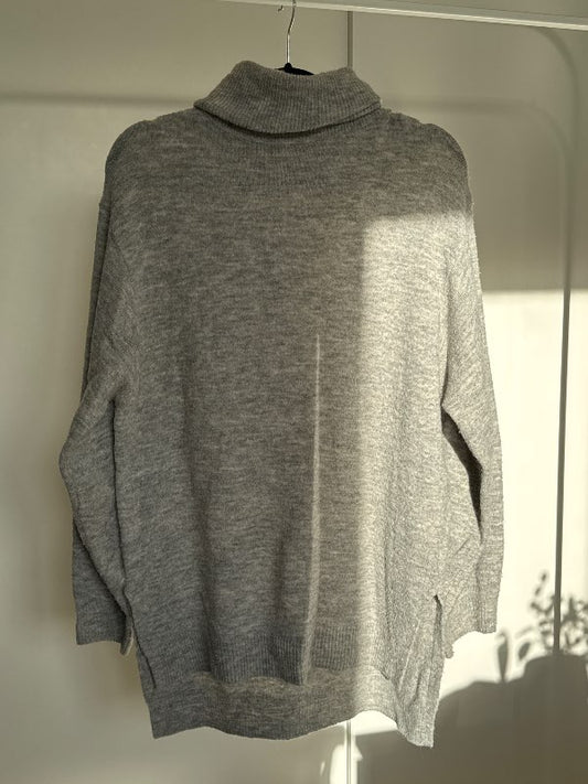 H&M síð grá peysa m. kraga,OS