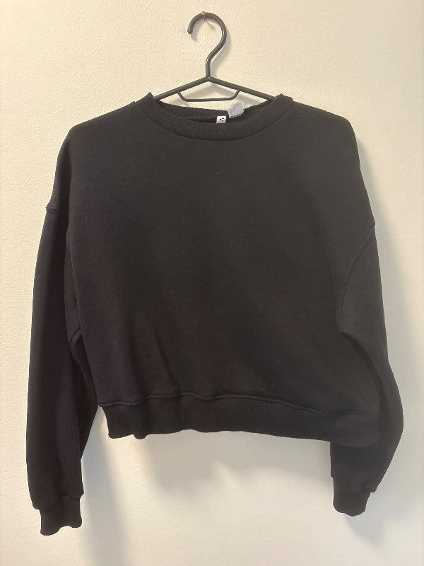 Black H&M sweater