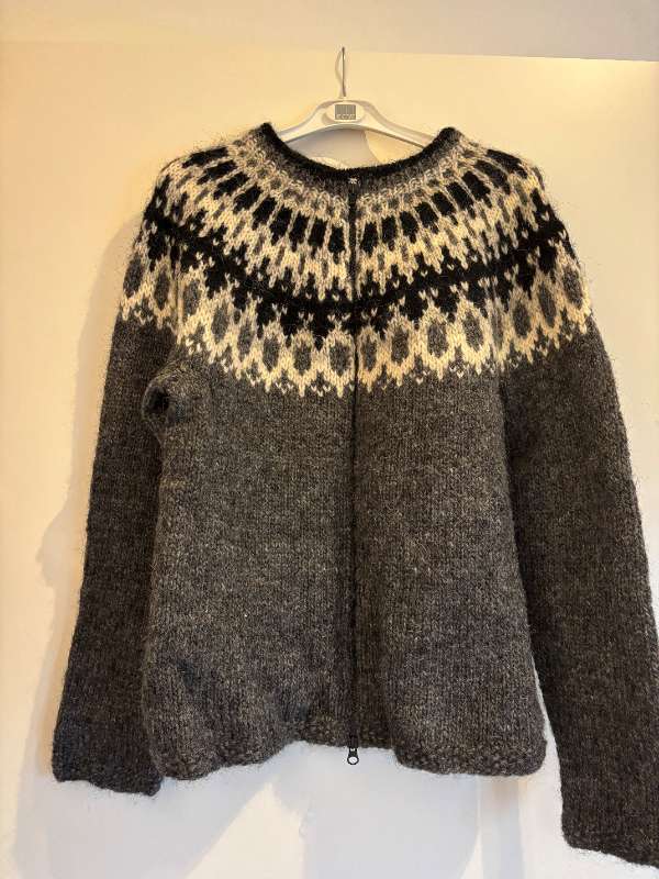 Lopapeysa handprjónuð