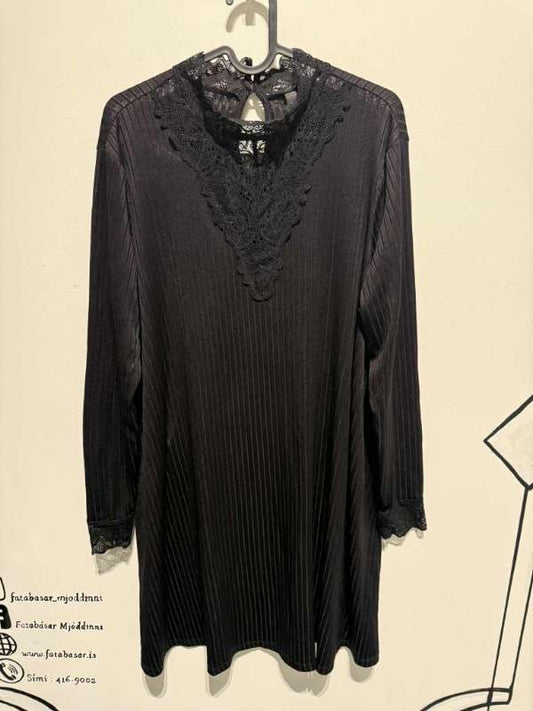 Svartur blúndukjóll