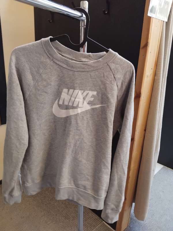 Nike peysa