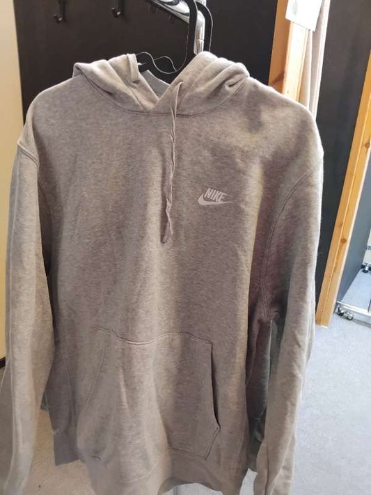 Nike hettupeysa
