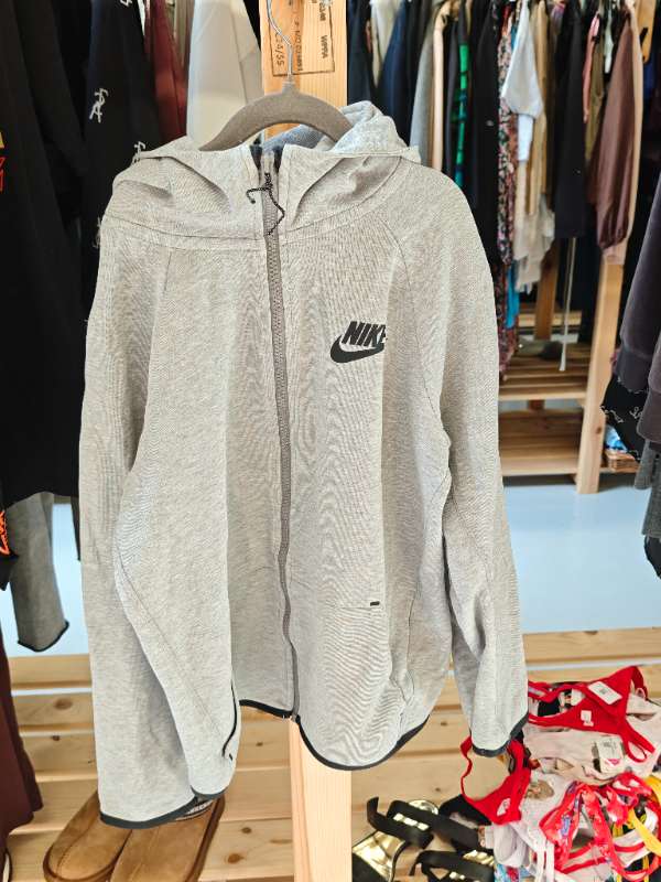 Nike peysa