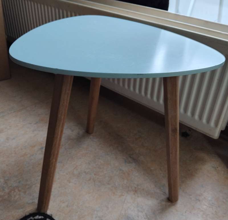 Borð létt að skrúfa fætur af og á