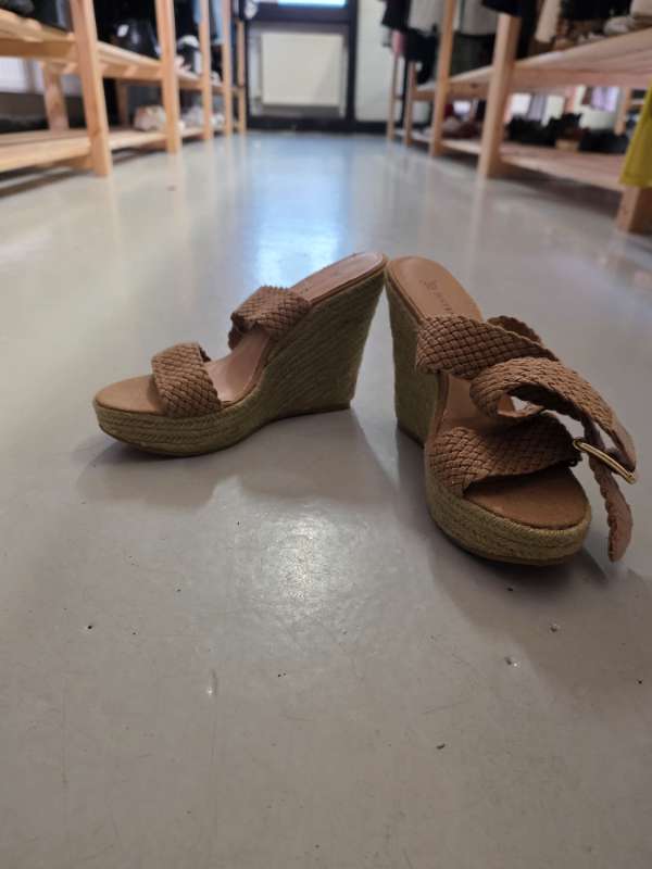JustFab beige wedges