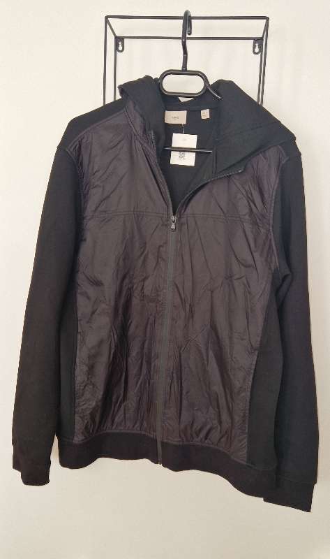 Jakki svartur m/hettu