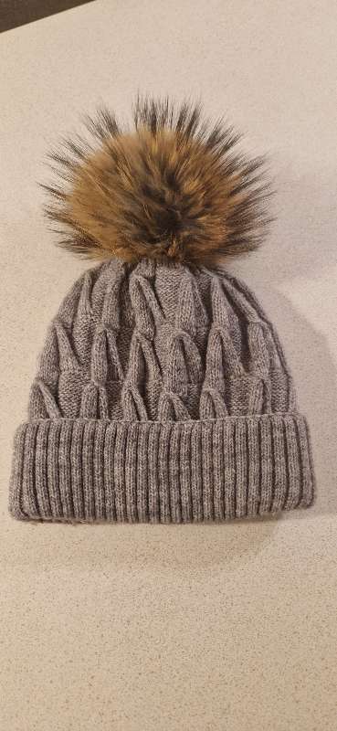 Húfa ljósgrá m / dúsk