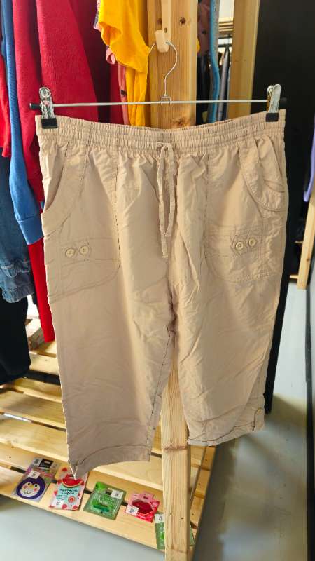 Stuttar buxur ljósbrúnar