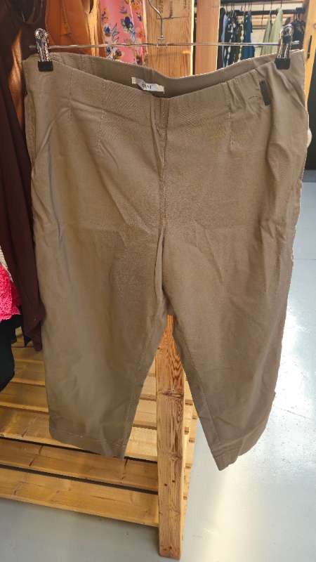 Buxur Modest grábrúnar