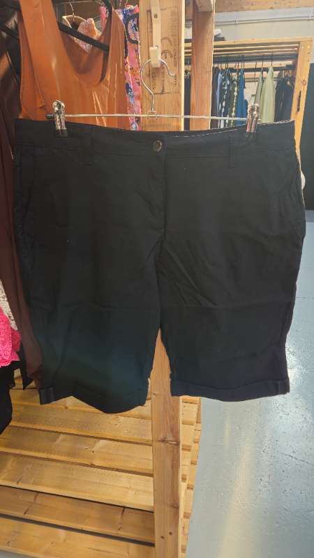 Stuttbuxur svartar Zhenzi